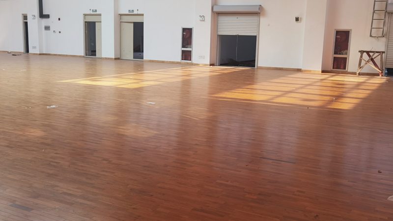 在生态板做柜门时，加拉直器的应用主要体现在以下几个方面：